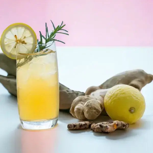 Jaroma_Lemongrass_Ginger_Tea_Organic Alt Text: A refreshing glass of organic lemongrass and ginger tea, garnished with lemon slices and rosemary. A perfect herbal blend for a revitalising experience.